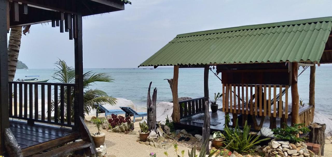 Beach House Kampung Genting Exterior foto